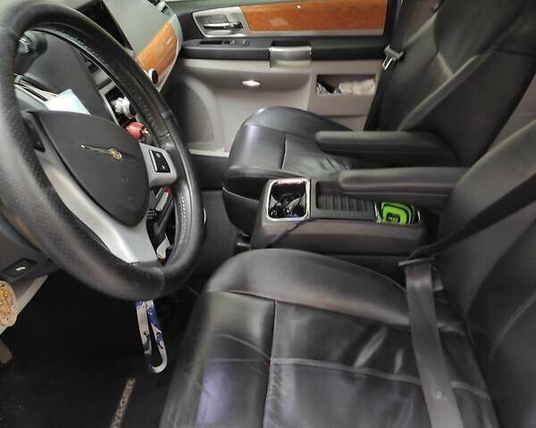 Крайслер Grand Voyager, об'ємом двигуна 2.8 л та пробігом 270 тис. км за 11500 $, фото 3 на Automoto.ua