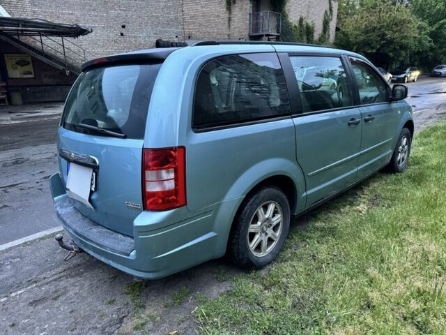 Крайслер Гранд Вояджер, объемом двигателя 3.8 л и пробегом 280 тыс. км за 3500 $, фото 1 на Automoto.ua
