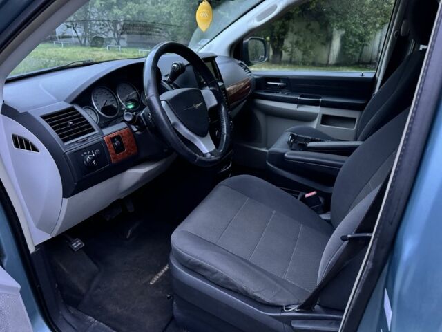 Крайслер Гранд Вояджер, объемом двигателя 3.8 л и пробегом 280 тыс. км за 3500 $, фото 5 на Automoto.ua