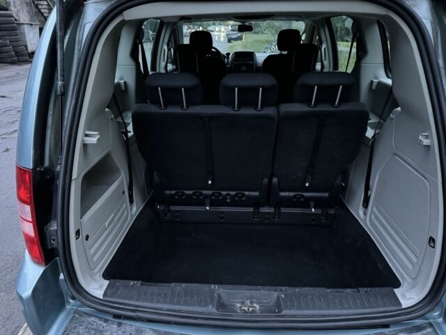 Крайслер Гранд Вояджер, объемом двигателя 3.8 л и пробегом 280 тыс. км за 3500 $, фото 7 на Automoto.ua