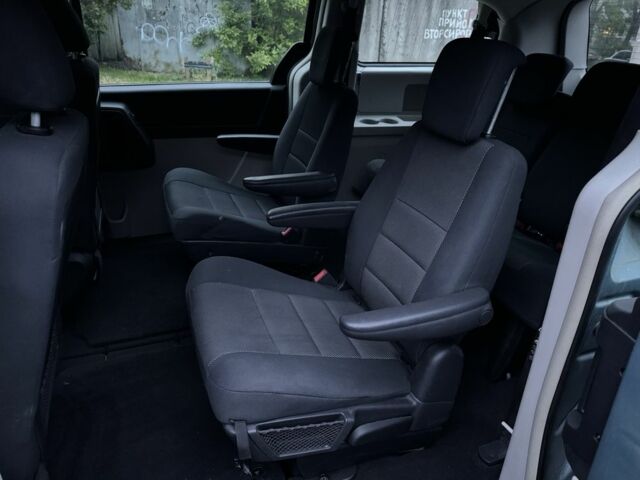 Крайслер Гранд Вояджер, объемом двигателя 3.8 л и пробегом 280 тыс. км за 3500 $, фото 6 на Automoto.ua