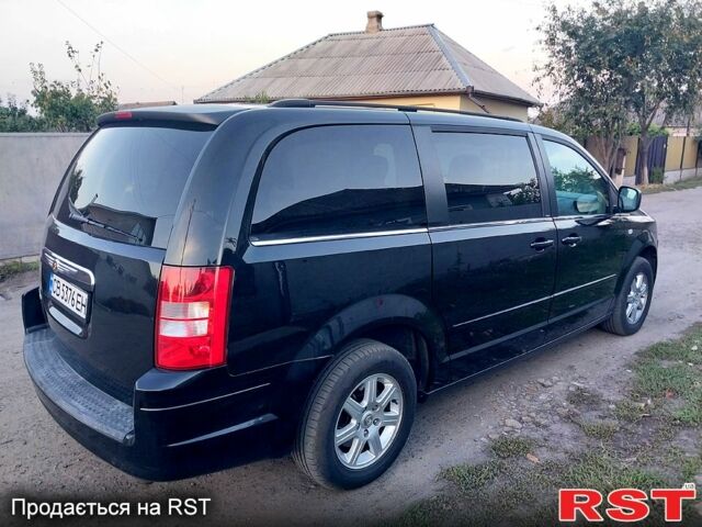 Крайслер Grand Voyager, об'ємом двигуна 2.8 л та пробігом 260 тис. км за 12700 $, фото 1 на Automoto.ua