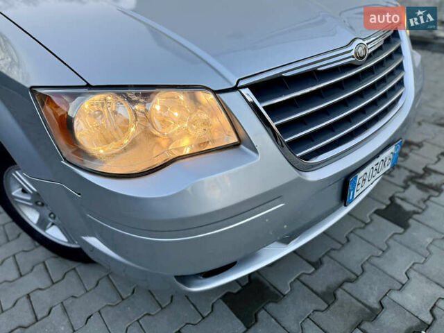 Крайслер Гранд Вояджер, объемом двигателя 2.8 л и пробегом 250 тыс. км за 5200 $, фото 2 на Automoto.ua