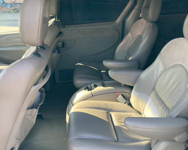 Крайслер Grand Voyager, об'ємом двигуна 2.5 л та пробігом 440 тис. км за 5300 $, фото 15 на Automoto.ua