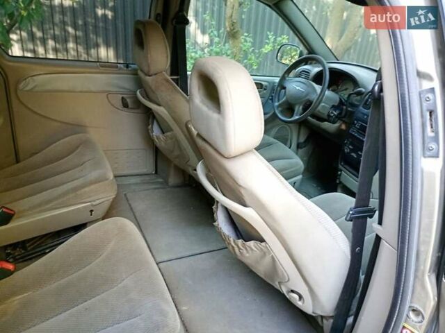Сірий Крайслер Grand Voyager, об'ємом двигуна 2.78 л та пробігом 340 тис. км за 2650 $, фото 2 на Automoto.ua