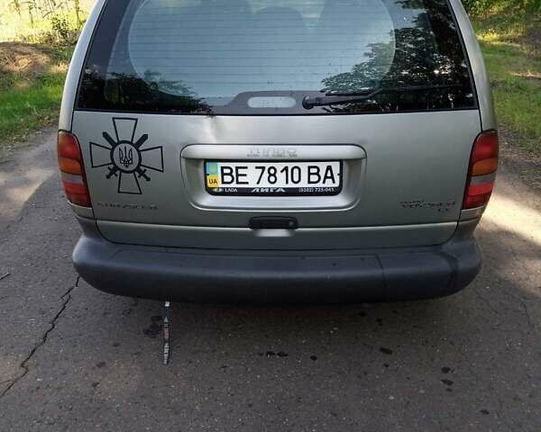 Сірий Крайслер Grand Voyager, об'ємом двигуна 0 л та пробігом 111 тис. км за 3022 $, фото 3 на Automoto.ua