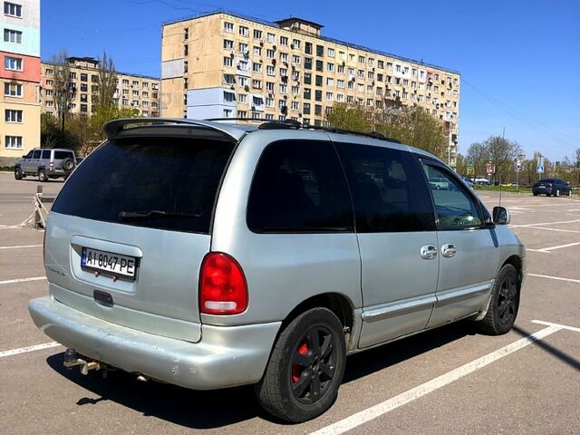Сірий Крайслер Grand Voyager, об'ємом двигуна 2.4 л та пробігом 400 тис. км за 3200 $, фото 3 на Automoto.ua