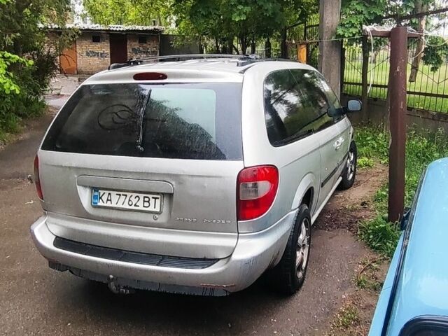 Серый Крайслер Гранд Вояджер, объемом двигателя 3.3 л и пробегом 400 тыс. км за 1774 $, фото 2 на Automoto.ua