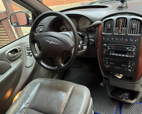 Сірий Крайслер Grand Voyager, об'ємом двигуна 2.78 л та пробігом 340 тис. км за 5914 $, фото 10 на Automoto.ua