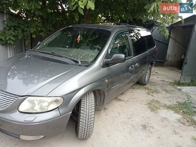 Сірий Крайслер Grand Voyager, об'ємом двигуна 2.5 л та пробігом 532 тис. км за 3999 $, фото 9 на Automoto.ua