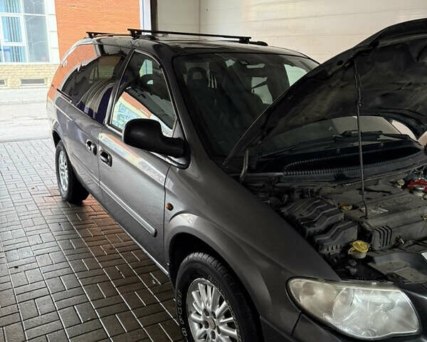 Сірий Крайслер Grand Voyager, об'ємом двигуна 2.78 л та пробігом 340 тис. км за 5914 $, фото 4 на Automoto.ua