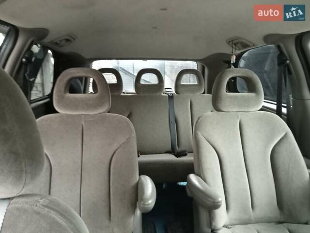 Сірий Крайслер Grand Voyager, об'ємом двигуна 2.5 л та пробігом 532 тис. км за 3999 $, фото 13 на Automoto.ua
