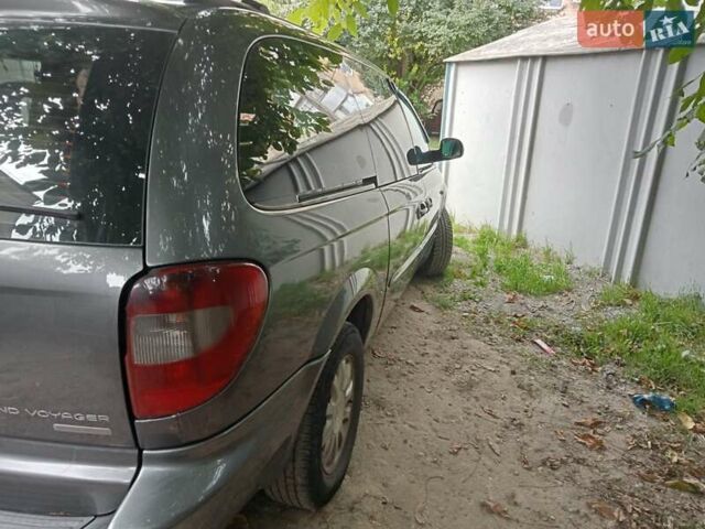 Сірий Крайслер Grand Voyager, об'ємом двигуна 2.5 л та пробігом 532 тис. км за 3999 $, фото 10 на Automoto.ua
