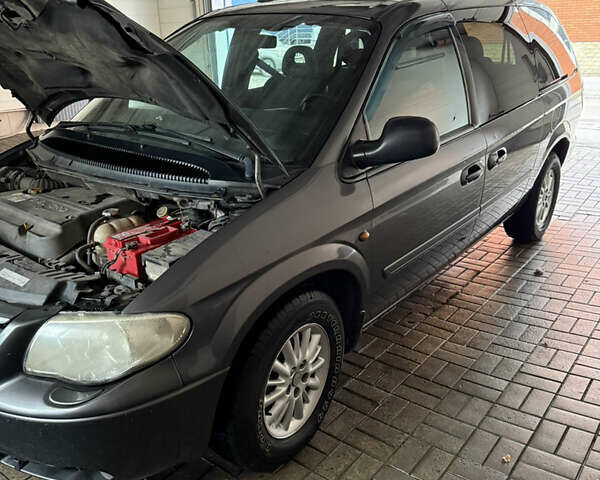 Сірий Крайслер Grand Voyager, об'ємом двигуна 2.78 л та пробігом 340 тис. км за 5914 $, фото 1 на Automoto.ua