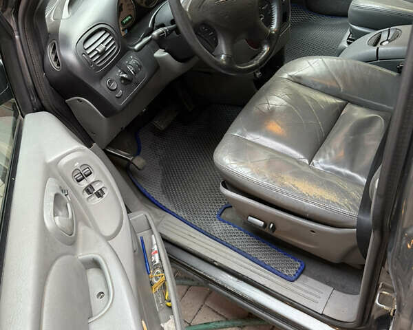 Сірий Крайслер Grand Voyager, об'ємом двигуна 2.78 л та пробігом 340 тис. км за 5914 $, фото 6 на Automoto.ua