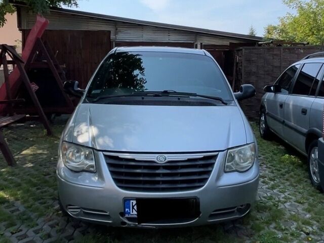 Сірий Крайслер Grand Voyager, об'ємом двигуна 2.8 л та пробігом 240 тис. км за 3300 $, фото 1 на Automoto.ua
