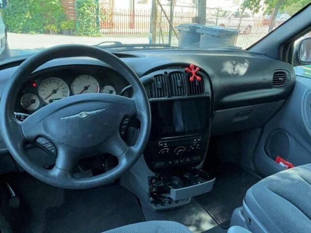 Сірий Крайслер Grand Voyager, об'ємом двигуна 2.8 л та пробігом 240 тис. км за 3300 $, фото 4 на Automoto.ua