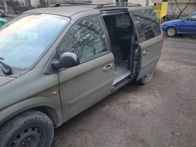 Серый Крайслер Гранд Вояджер, объемом двигателя 2.8 л и пробегом 300 тыс. км за 5500 $, фото 3 на Automoto.ua