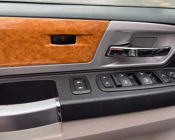 Серый Крайслер Гранд Вояджер, объемом двигателя 2.78 л и пробегом 245 тыс. км за 9000 $, фото 15 на Automoto.ua