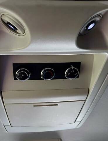Сірий Крайслер Grand Voyager, об'ємом двигуна 2.78 л та пробігом 310 тис. км за 7300 $, фото 16 на Automoto.ua