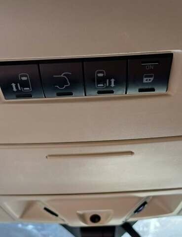 Сірий Крайслер Grand Voyager, об'ємом двигуна 2.78 л та пробігом 310 тис. км за 7300 $, фото 12 на Automoto.ua