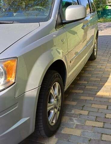 Сірий Крайслер Grand Voyager, об'ємом двигуна 2.78 л та пробігом 310 тис. км за 7300 $, фото 2 на Automoto.ua