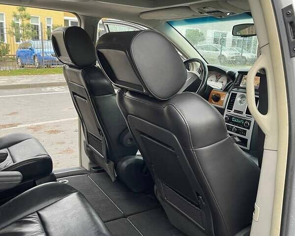 Серый Крайслер Гранд Вояджер, объемом двигателя 2.78 л и пробегом 245 тыс. км за 9000 $, фото 8 на Automoto.ua