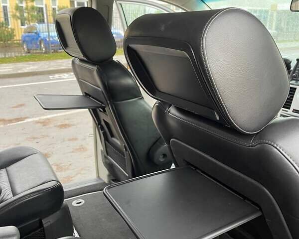 Серый Крайслер Гранд Вояджер, объемом двигателя 2.78 л и пробегом 245 тыс. км за 9000 $, фото 11 на Automoto.ua