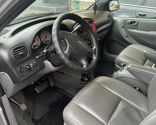 Сірий Крайслер Grand Voyager, об'ємом двигуна 2.78 л та пробігом 230 тис. км за 6500 $, фото 7 на Automoto.ua