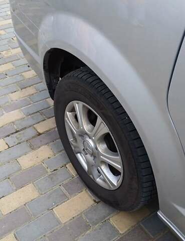 Сірий Крайслер Grand Voyager, об'ємом двигуна 2.78 л та пробігом 310 тис. км за 7300 $, фото 20 на Automoto.ua