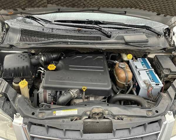 Серый Крайслер Гранд Вояджер, объемом двигателя 2.78 л и пробегом 245 тыс. км за 9000 $, фото 3 на Automoto.ua