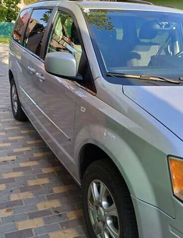 Сірий Крайслер Grand Voyager, об'ємом двигуна 2.78 л та пробігом 310 тис. км за 7300 $, фото 1 на Automoto.ua