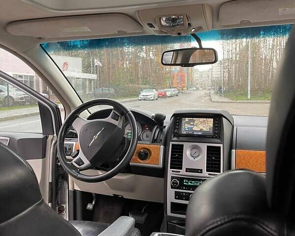 Серый Крайслер Гранд Вояджер, объемом двигателя 2.78 л и пробегом 245 тыс. км за 9000 $, фото 13 на Automoto.ua