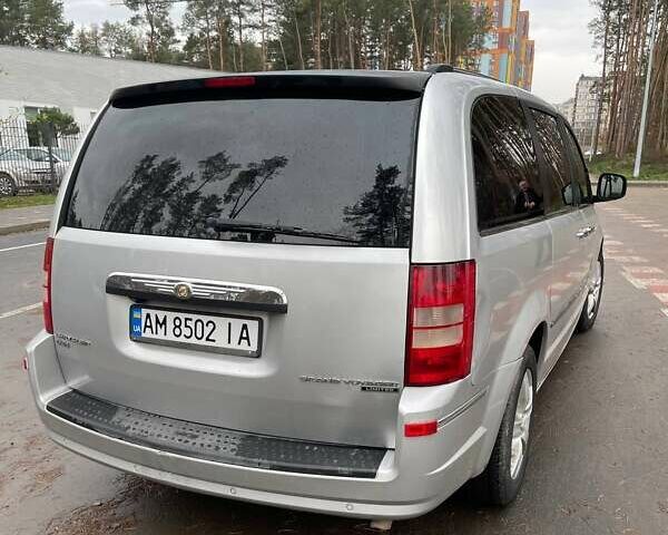 Серый Крайслер Гранд Вояджер, объемом двигателя 2.78 л и пробегом 245 тыс. км за 9000 $, фото 1 на Automoto.ua