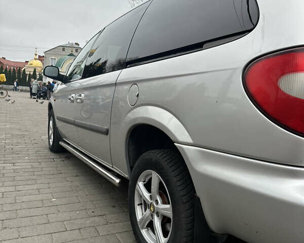 Сірий Крайслер Grand Voyager, об'ємом двигуна 2.78 л та пробігом 230 тис. км за 6500 $, фото 2 на Automoto.ua