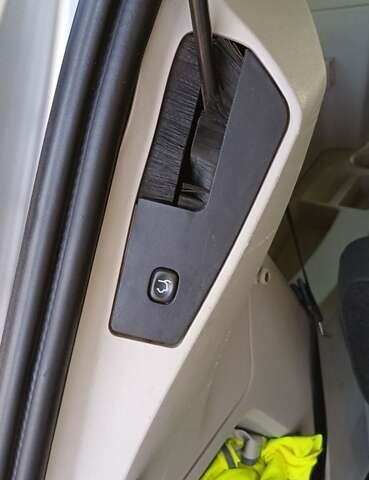 Сірий Крайслер Grand Voyager, об'ємом двигуна 2.78 л та пробігом 310 тис. км за 7300 $, фото 10 на Automoto.ua