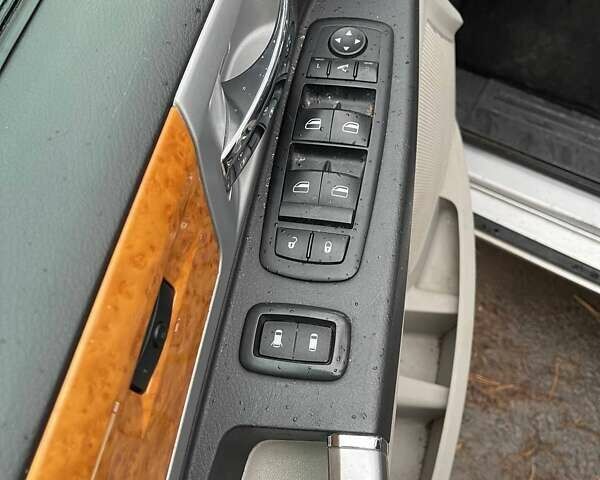 Серый Крайслер Гранд Вояджер, объемом двигателя 2.78 л и пробегом 245 тыс. км за 9000 $, фото 14 на Automoto.ua