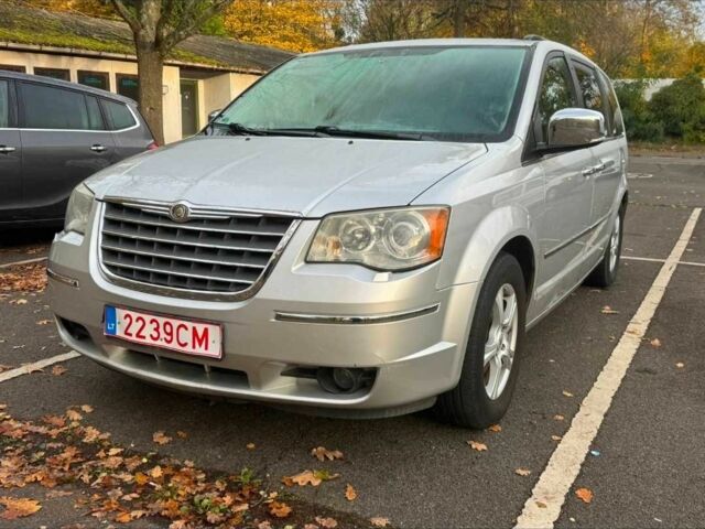 Серый Крайслер Гранд Вояджер, объемом двигателя 2.8 л и пробегом 238 тыс. км за 5999 $, фото 2 на Automoto.ua