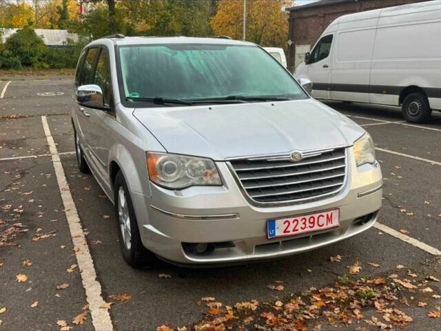 Серый Крайслер Гранд Вояджер, объемом двигателя 2.8 л и пробегом 238 тыс. км за 5999 $, фото 1 на Automoto.ua