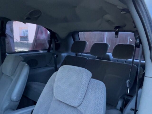 Сірий Крайслер Grand Voyager, об'ємом двигуна 0 л та пробігом 260 тис. км за 3934 $, фото 3 на Automoto.ua