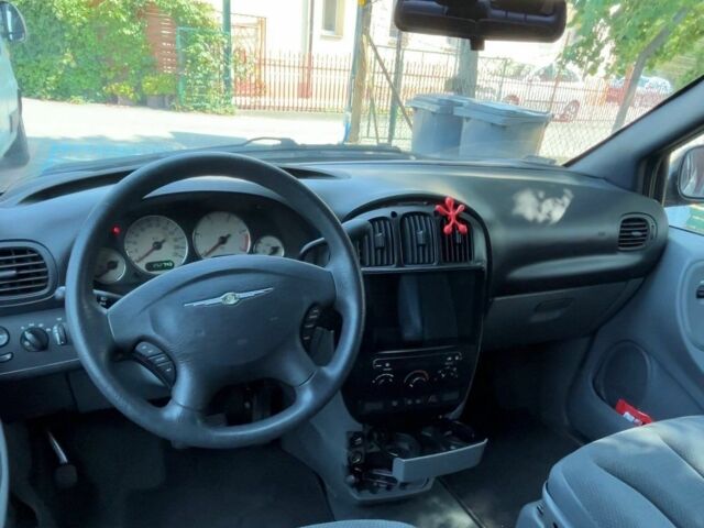 Сірий Крайслер Grand Voyager, об'ємом двигуна 0 л та пробігом 260 тис. км за 3934 $, фото 6 на Automoto.ua