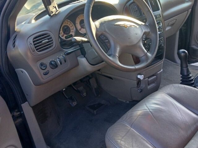 Синій Крайслер Grand Voyager, об'ємом двигуна 2.5 л та пробігом 278 тис. км за 3619 $, фото 2 на Automoto.ua