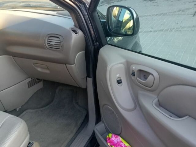 Синій Крайслер Grand Voyager, об'ємом двигуна 2.5 л та пробігом 278 тис. км за 3619 $, фото 4 на Automoto.ua