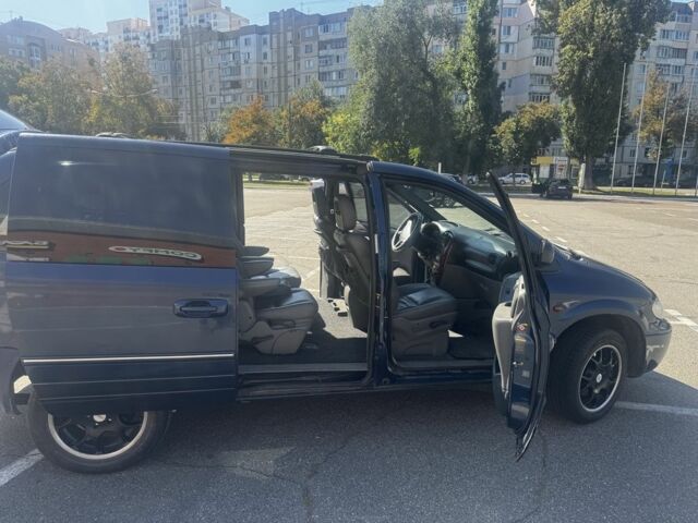 Синий Крайслер Гранд Вояджер, объемом двигателя 2.8 л и пробегом 308 тыс. км за 4500 $, фото 5 на Automoto.ua