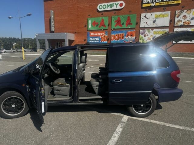 Синий Крайслер Гранд Вояджер, объемом двигателя 2.8 л и пробегом 308 тыс. км за 4500 $, фото 4 на Automoto.ua