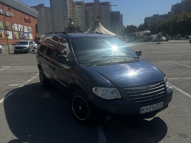 Синий Крайслер Гранд Вояджер, объемом двигателя 2.8 л и пробегом 308 тыс. км за 4500 $, фото 1 на Automoto.ua