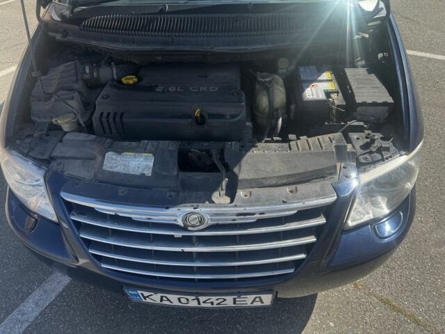 Синий Крайслер Гранд Вояджер, объемом двигателя 2.8 л и пробегом 308 тыс. км за 4500 $, фото 12 на Automoto.ua