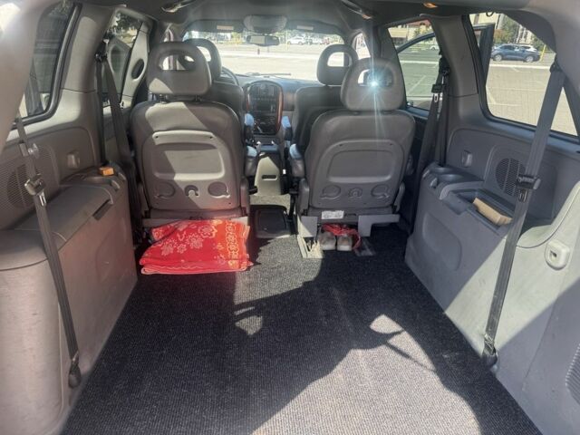 Синий Крайслер Гранд Вояджер, объемом двигателя 2.8 л и пробегом 308 тыс. км за 4500 $, фото 9 на Automoto.ua