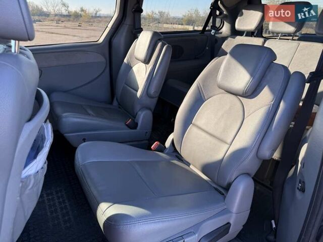 Синій Крайслер Grand Voyager, об'ємом двигуна 2.78 л та пробігом 353 тис. км за 8500 $, фото 9 на Automoto.ua