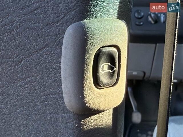 Синій Крайслер Grand Voyager, об'ємом двигуна 2.78 л та пробігом 353 тис. км за 8500 $, фото 8 на Automoto.ua